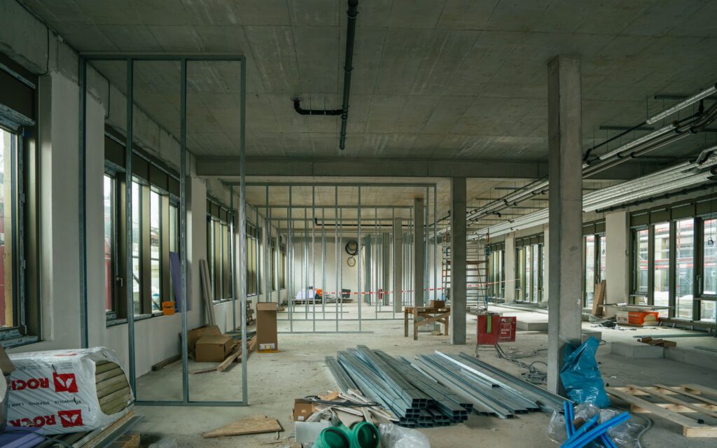 Rohbau mit ersten Trockenbauwänden im späteren Fachgeschäft